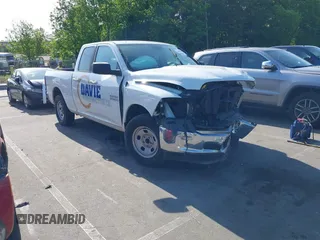 2018 Ram 1500 SLT z VIN 1C6RR6GG7JS324269, wystawiony jako IAAI lot #42148220 z przebiegiem 159 296 mil mil oraz . Historia ofert i sprzedaży dostępna na DreamBid. Obrazek 1.