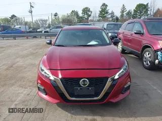 2019 Nissan Altima 2.5 SR with VIN 1N4BL4CV7KC113840, listed as a IAAI auction lot 41748943 with 82,930 mi miles. Bid and sale history available at carsss.com. Image 12.