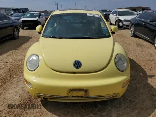 2000 Volkswagen Beetle GLX with VIN 3VWDD21CXYM493847, listed as a Copart auction lot 45301135 with 141,676 mi miles and Salvage Title. Bid and sale history available at DreamBid. Image 5.