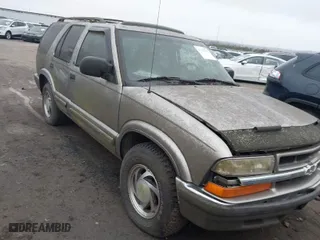 2000 Chevrolet Blazer LT with VIN 1GNDT13WXY2214421, listed as a IAAI auction lot 41525220 with 1 mi miles. Bid and sale history available at carsss.com. Image 1.