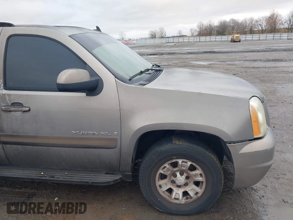 2007 GMC Yukon XL SLT with VIN 1GKFK16327J266852, listed as a IAAI auction lot 41198942 with 243,905 mi miles. Bid and sale history available at carsss.com. Image 13.