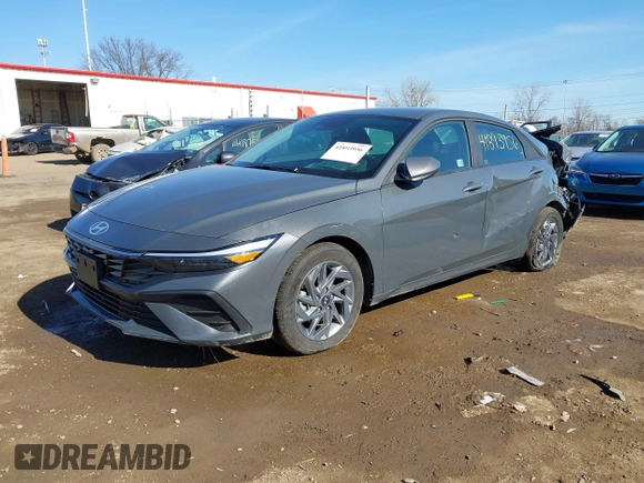 2024 Hyundai Elantra SEL z VIN KMHLM4DG4RU805694, wystawiony jako IAAI lot #41893956 z przebiegiem 4 856 mil mil oraz . Historia ofert i sprzedaży dostępna na DreamBid. Obrazek 17.