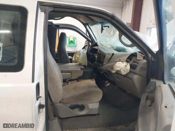 1999 Ford Super Duty F-250 XL with VIN 1FTNX21F0XEC87465, listed as a IAAI auction lot 41244283 with 235,559 mi miles. Bid and sale history available at carsss.com. Image 5.