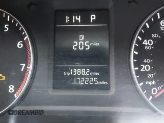 2014 Volkswagen Passat S с VIN 1VWAP7A35EC011791, выставлен на аукционе IAAI как лот 41946261 с пробегом 172 225 миль миль и . История ставок и продаж доступна на DreamBid. Изображение 7.