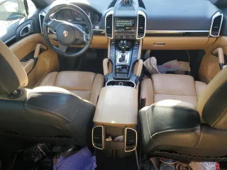 2014 Porsche Cayenne Diesel z VIN WP1AF2A21ELA44835, wystawiony jako Copart lot #47363865 z przebiegiem 120 036 mil mil oraz Szkoda całkowita • Salvage title. Historia ofert i sprzedaży dostępna na DreamBid. Obrazek 8.