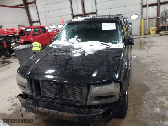 2005 Chevrolet TrailBlazer LT with VIN 1GNDT13S752266601, listed as a IAAI auction lot 41396007 with 204,190 mi miles. Bid and sale history available at carsss.com. Image 12.