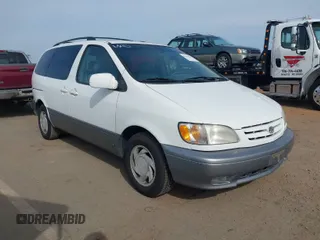 2002 Toyota Sienna LE with VIN 4T3ZF13CX2U506371, listed as a IAAI auction lot 42058440 with 215,434 mi miles. Bid and sale history available at carsss.com. Image 1.