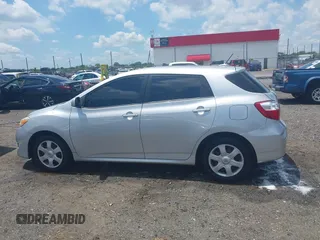 2009 Toyota Matrix z VIN 2T1KU40E89C100754, wystawiony jako IAAI lot #42255027 z przebiegiem 123 769 mil mil oraz . Historia ofert i sprzedaży dostępna na DreamBid. Obrazek 14.