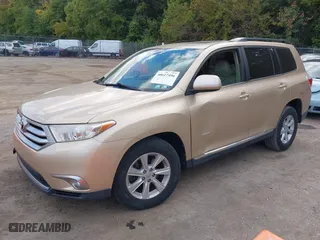 2011 Toyota Highlander with VIN 5TDBK3EH0BS057639, listed as a IAAI auction lot 40617496 with 94,093 mi miles. Bid and sale history available at carsss.com. Image 17.