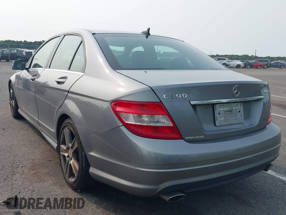 2010 Mercedes-Benz C 300 Sport z VIN WDDGF8BB9AF373987, wystawiony jako IAAI lot #42410038 z przebiegiem 260 691 mil mil oraz . Historia ofert i sprzedaży dostępna na DreamBid. Obrazek 3.