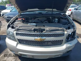 2007 Chevrolet Suburban LT with VIN 3GNFC16027G260735, listed as a IAAI auction lot 42584003 with 177,628 mi miles and . Bid and sale history available at DreamBid. Image 10.