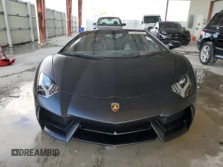 2015 Lamborghini Aventador z VIN ZHWUR1ZD5FLA03450, wystawiony jako Copart lot #53781224 z przebiegiem 8 471 mil mil oraz Szkoda całkowita • Salvage title. Historia ofert i sprzedaży dostępna na DreamBid. Obrazek 5.
