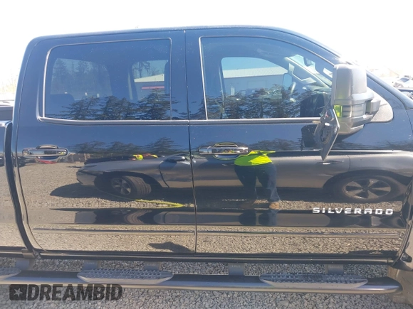 2018 Chevrolet Silverado 1500 LT with VIN 3GCUKREC7JG544365, listed as a IAAI auction lot 42055441 with 57,832 mi miles. Bid and sale history available at carsss.com. Image 13.