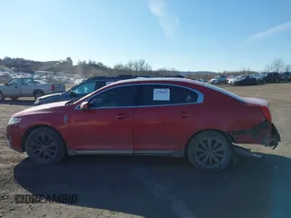 2009 Lincoln MKS с VIN 1LNHM94R59G619360, выставлен на аукционе IAAI как лот 41709015 с пробегом 280 354 миль миль и . История ставок и продаж доступна на DreamBid. Изображение 14.