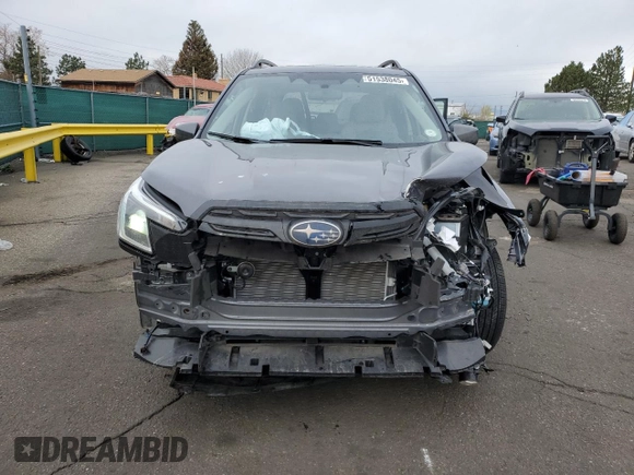 2024 Subaru Forester Premium z VIN JF2SKADC8RH431442, wystawiony jako Copart lot #51538045 z przebiegiem 5 072 mil mil oraz Szkoda całkowita • Salvage title. Historia ofert i sprzedaży dostępna na DreamBid. Obrazek 5.
