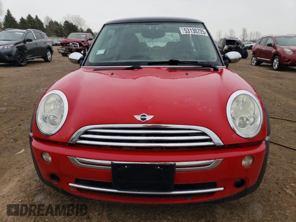 2005 MINI Hardtop с VIN WMWRC33435TC57559, выставлен на аукционе Copart как лот 53130725 с пробегом 163 438 миль миль и Списание • Salvage title. История ставок и продаж доступна на DreamBid. Изображение 5.