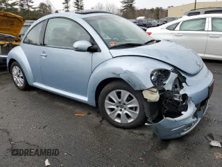 2010 Volkswagen New Beetle Coupe with VIN 3VWRG3AG0AM026688, listed as a Copart auction lot 46733325 with 59,944 mi miles and Salvage Title. Bid and sale history available at carsss.com. Image 4.