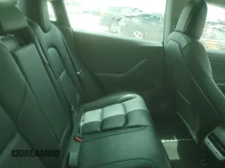 2019 Tesla Model 3 Mid Range z VIN 5YJ3E1EA4KF434741, wystawiony jako Copart lot #53857935 z przebiegiem Nie podano mil oraz Szkody całkowita. Historia ofert i sprzedaży dostępna na DreamBid. Obrazek 10.