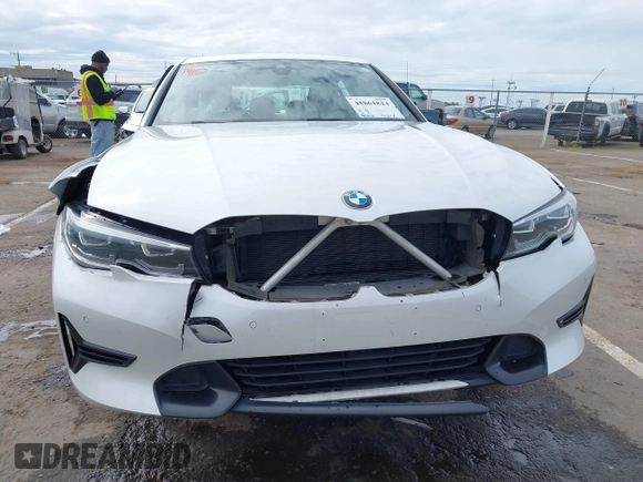 2021 BMW 3 Series 330i z VIN 3MW5R1J08M8C07261, wystawiony jako IAAI lot #41861814 z przebiegiem 87 426 mil mil oraz . Historia ofert i sprzedaży dostępna na DreamBid. Obrazek 6.