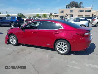 2013 Lexus ES 300h z VIN JTHBW1GGXD2010589, wystawiony jako IAAI lot #42149715 z przebiegiem 174 252 mil mil oraz . Historia ofert i sprzedaży dostępna na DreamBid. Obrazek 15.