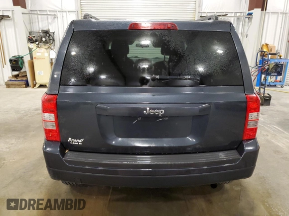 2014 Jeep Patriot Sport with VIN 1C4NJPBA3ED925535, listed as a Copart auction lot 61402245 with 98,582 mi miles and Salvage title. Bid and sale history available at DreamBid. Image 6.