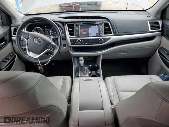 2018 Toyota Highlander SE z VIN 5TDJZRFH8JS523194, wystawiony jako Copart lot #57434645 z przebiegiem 57 965 mil mil oraz Szkoda całkowita • Salvage title. Historia ofert i sprzedaży dostępna na DreamBid. Obrazek 8.