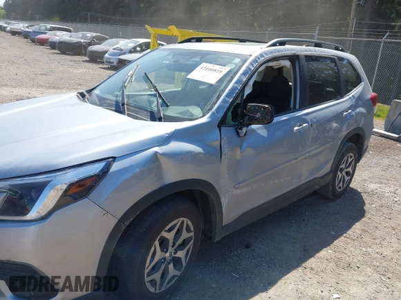 2024 Subaru Forester Premium with VIN JF2SKADC8RH494444, listed as a IAAI auction lot 42100818 with 6,371 mi miles and . Bid and sale history available at DreamBid. Image 6.
