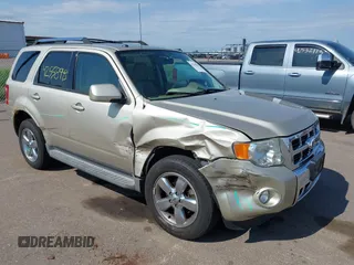 2010 Ford Escape Limited z VIN 1FMCU9EG8AKD25170, wystawiony jako IAAI lot #42558943 z przebiegiem 135 641 mil mil oraz . Historia ofert i sprzedaży dostępna na DreamBid. Obrazek 1.