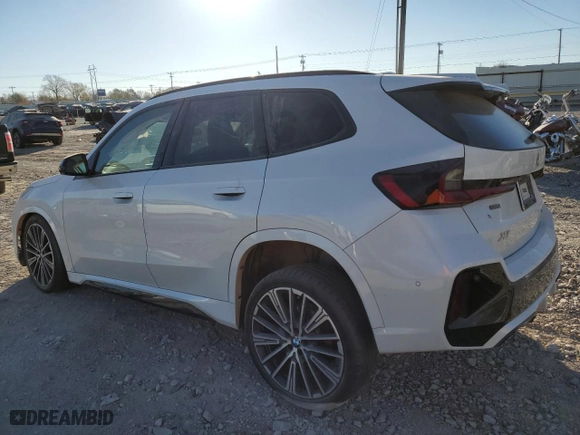 2025 BMW X1 xDrive28i with VIN WBX73EF05S5043722, listed as a Copart auction lot 83622514 with 2,423 mi miles and Salvage Title. Bid and sale history available at carsss.com. Image 2.