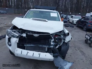 2020 Toyota 4Runner SR5 with VIN JTEBU5JR8L5808865, listed as a IAAI auction lot 41097557 with 55,543 mi miles. Bid and sale history available at carsss.com. Image 12.
