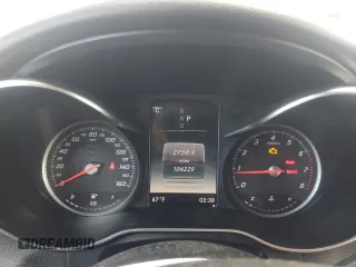 2019 Mercedes-Benz GLC 300 z VIN WDC0G4KB2KV150886, wystawiony jako Copart lot #51248985 z przebiegiem 104 229 mil mil oraz Szkoda całkowita • Salvage title. Historia ofert i sprzedaży dostępna na DreamBid. Obrazek 9.