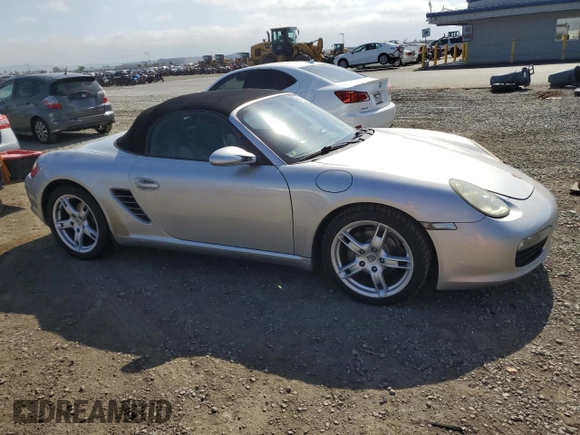 2006 Porsche Boxster z VIN WP0CA29806U711990, wystawiony jako Copart lot #56735625 z przebiegiem 110 892 mil mil oraz Czysty tytuł • Clean title. Historia ofert i sprzedaży dostępna na DreamBid. Obrazek 4.