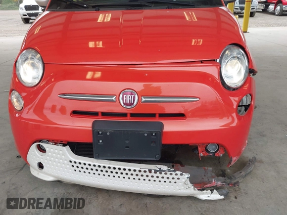 2017 FIAT 500e z VIN 3C3CFFGE2HT546074, wystawiony jako IAAI lot #42269995 z przebiegiem 42 782 mil mil oraz . Historia ofert i sprzedaży dostępna na DreamBid. Obrazek 6.