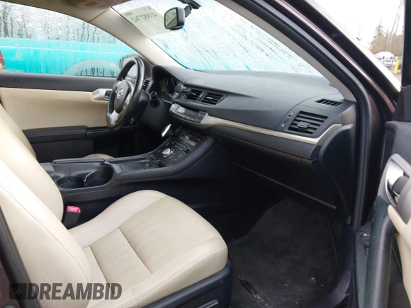 2013 Lexus CT 200h z VIN JTHKD5BH6D2134372, wystawiony jako IAAI lot #41882762 z przebiegiem 182 919 mil mil oraz . Historia ofert i sprzedaży dostępna na DreamBid. Obrazek 5.