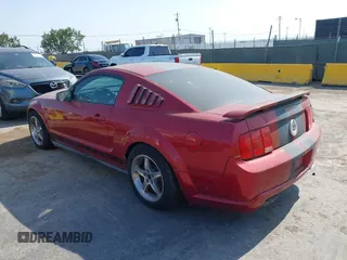 2005 Ford Mustang Deluxe z VIN 1ZVFT80N355125190, wystawiony jako IAAI lot #42444745 z przebiegiem 127 440 mil mil oraz . Historia ofert i sprzedaży dostępna na DreamBid. Obrazek 3.