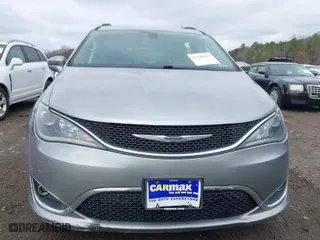 2017 Chrysler Pacifica Touring-L with VIN 2C4RC1BG9HR745099, listed as a IAAI auction lot 41548429 with 1 mi miles. Bid and sale history available at carsss.com. Image 12.