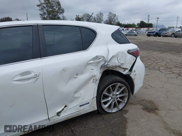 2013 Lexus CT 200h z VIN JTHKD5BH0D2126459, wystawiony jako IAAI lot #42207697 z przebiegiem 188 111 mil mil oraz . Historia ofert i sprzedaży dostępna na DreamBid. Obrazek 6.