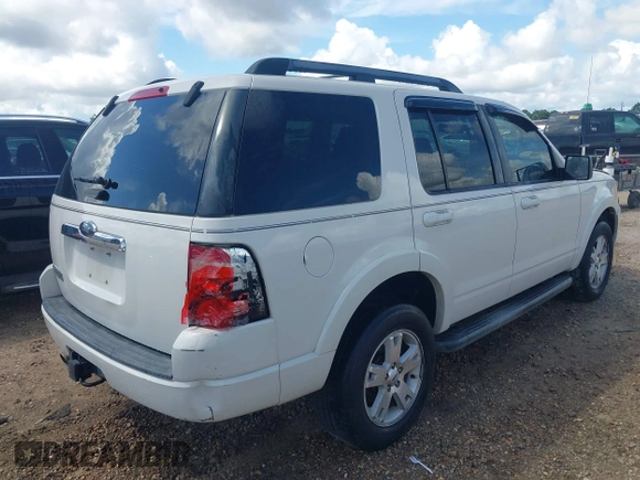 2010 Ford Explorer XLT z VIN 1FMEU6DE4AUA03914, wystawiony jako IAAI lot #42501330 z przebiegiem 211 542 mil mil oraz . Historia ofert i sprzedaży dostępna na DreamBid. Obrazek 4.