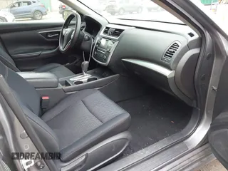 2016 Nissan Altima SR with VIN 1N4AL3AP5GC271627, listed as a IAAI auction lot 42013902 with 136,990 mi miles and . Bid and sale history available at carsss.com. Image 5.