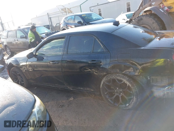 2019 Chrysler 300 with VIN 2C3CCABG6KH637059, listed as a IAAI auction lot 41631640 with 95,254 mi miles. Bid and sale history available at carsss.com. Image 15.