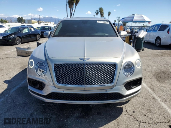 2018 Bentley Bentayga Signature z VIN SJAAC4ZV0JC020171, wystawiony jako Copart lot #48413645 z przebiegiem 76 196 mil mil oraz Szkody całkowita. Historia ofert i sprzedaży dostępna na DreamBid. Obrazek 5.
