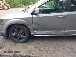 2020 Dodge Journey Crossroad z VIN 3C4PDCGB4LT201564, wystawiony jako IAAI lot #42105007 z przebiegiem 115 411 mil mil oraz . Historia ofert i sprzedaży dostępna na DreamBid. Obrazek 6.