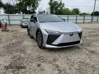 2024 Lexus RZ 300e Premium z VIN JTJABABB2RA000668, wystawiony jako Copart lot #71710714 z przebiegiem 9387 mil mil oraz Szkody całkowita. Historia ofert i sprzedaży dostępna na DreamBid. Obrazek 12.