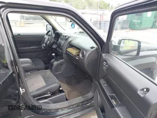 2015 Jeep Patriot Latitude z VIN 1C4NJRFBXFD169475, wystawiony jako IAAI lot #42194444 z przebiegiem 197 456 mil mil oraz . Historia ofert i sprzedaży dostępna na DreamBid. Obrazek 5.