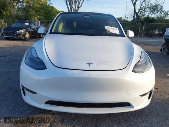 2024 Tesla Model Y Long Range z VIN 7SAYGDEE9RA291266, wystawiony jako IAAI lot #41956682 z przebiegiem 17 066 mil mil oraz . Historia ofert i sprzedaży dostępna na DreamBid. Obrazek 12.