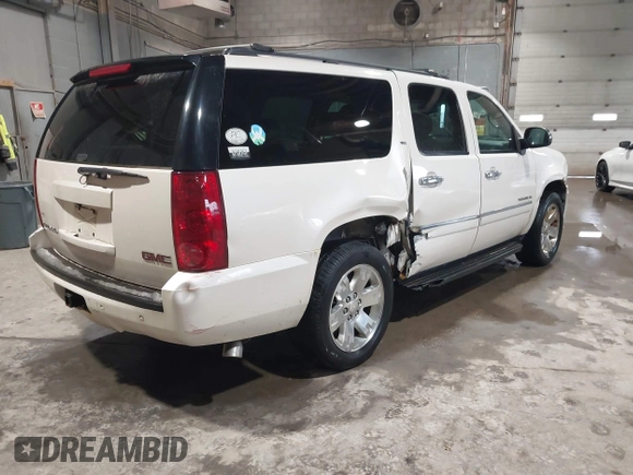2013 GMC Yukon XL SLT with VIN 1GKS2KE76DR370332, listed as a IAAI auction lot 41646274 with 171,759 mi miles. Bid and sale history available at carsss.com. Image 4.