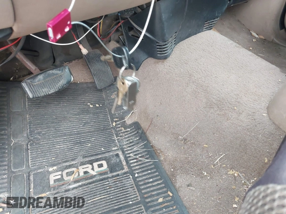 1999 Ford F-150 XL z VIN 1FTRX08L4XKB47888, wystawiony jako IAAI lot #42000396 z przebiegiem 200 461 mil mil oraz . Historia ofert i sprzedaży dostępna na DreamBid. Obrazek 11.