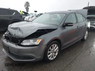 2011 Volkswagen Jetta Sedan SE PZEV with VIN 3VWDZ7AJ3BM332471, listed as a IAAI auction lot 41732964 with 168,920 mi miles. Bid and sale history available at carsss.com. Image 2.
