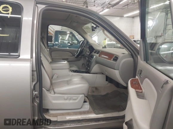 2007 GMC Yukon XL SLT with VIN 1GKFK16387R195478, listed as a IAAI auction lot 42196789 with 258,350 mi miles. Bid and sale history available at carsss.com. Image 5.