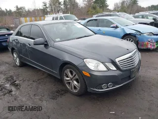 2011 Mercedes-Benz E-Class E 350 Luxury with VIN WDDHF8HB4BA481394, listed as a IAAI auction lot 41986793 with 186,216 mi miles. Bid and sale history available at carsss.com. Image 1.